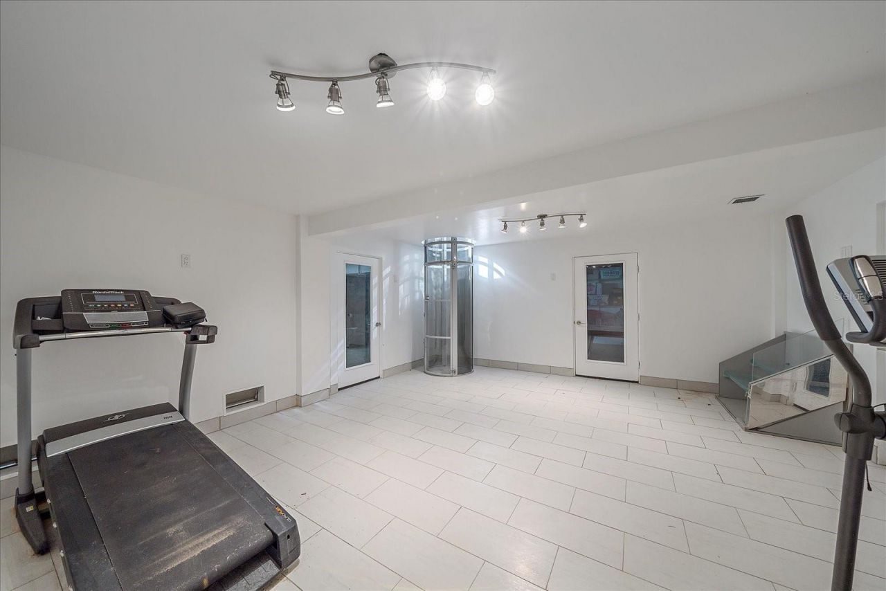 4136 Roberts Point Circle, Sarasota, FL 34242 Photo