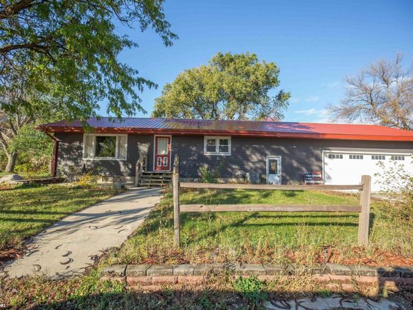 305 2Nd Avenue SE, West Bend, IA 50597