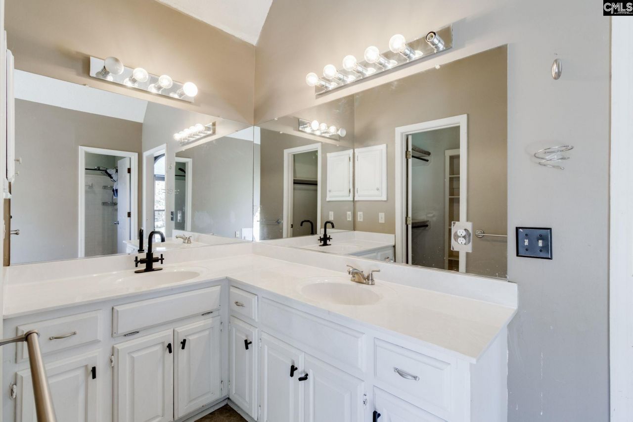 2 Woodshaw Court Photo 16