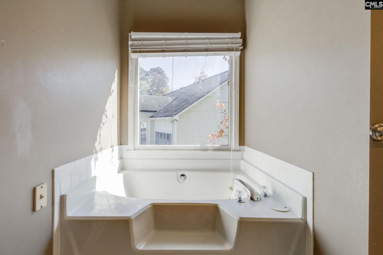 2 Woodshaw Court Photo 17