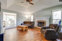 2 Woodshaw Court photo 4