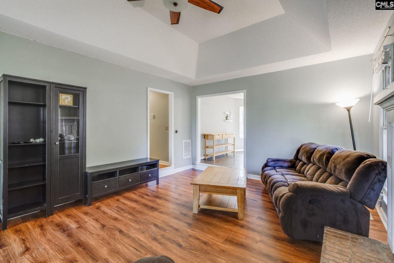 2 Woodshaw Court Photo 7