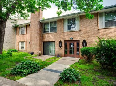 702 Old Settlers Trail, Unit 3, Hopkins, MN 55343