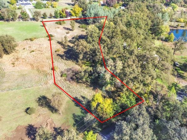 10185 Valley Dr, Rough and Ready, CA 95975