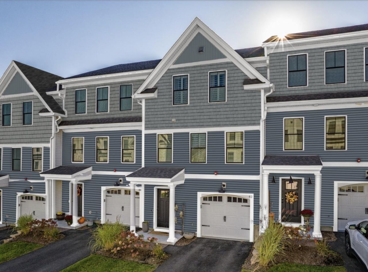 18 Lenox Drive, Unit C, Dover, NH 03820 Main Photo