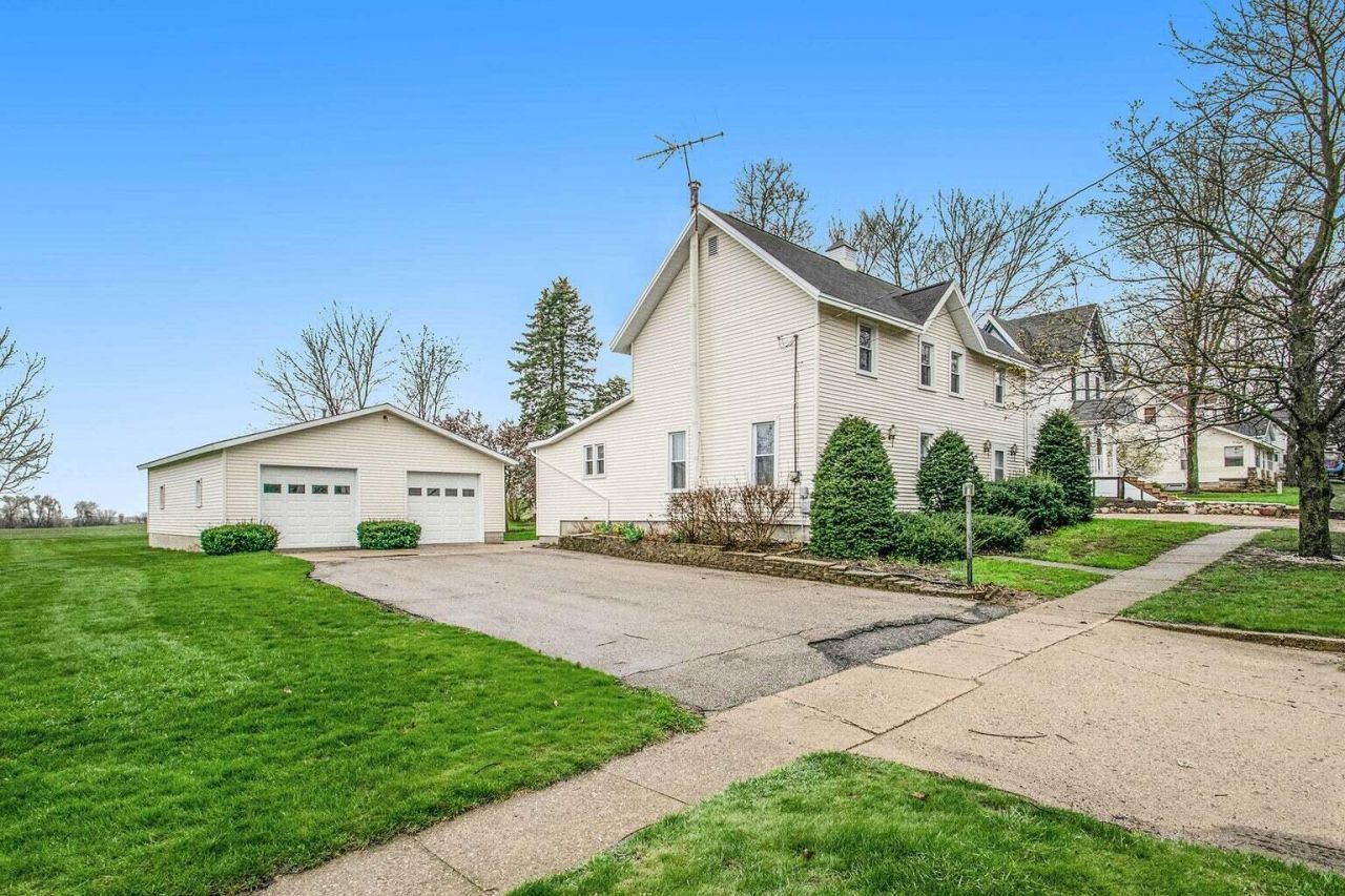 96 E Waterloo Street Nw, Casnovia, MI 49318 Main Photo