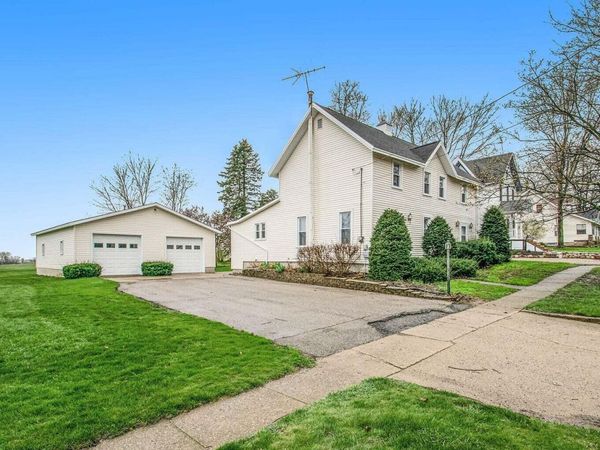 96 E Waterloo Street NW, Casnovia, MI 49318