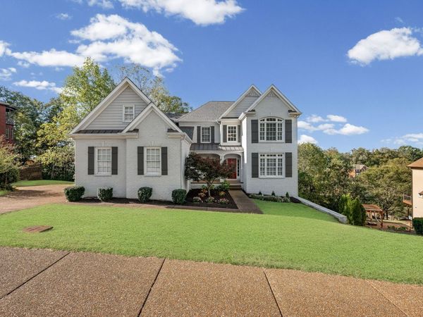 6040 Woodland Hills Dr, Nashville, TN 37211