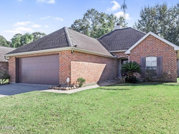 300 Quiet Meadows Drive , Youngsville, LA 70592