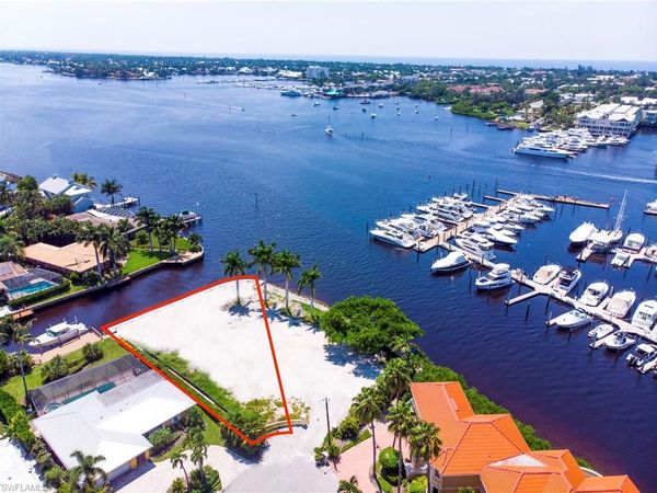 1300 Curlew AVE, NAPLES, FL 34102