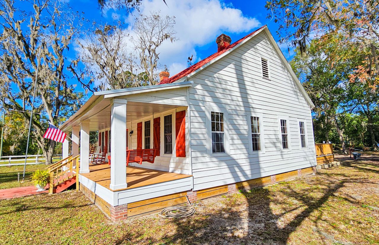 898 Bachelor Hill Road Photo 4