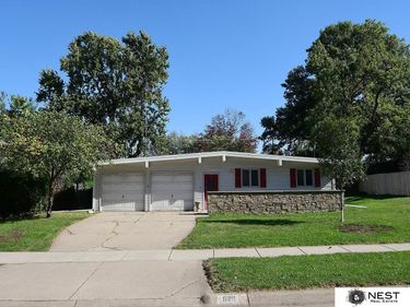 6211 Sunrise Road, Lincoln, NE 68510