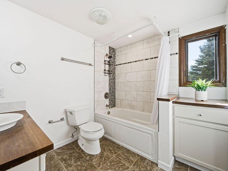 128 Winter Green Loop SW, Pataskala, OH 43062 Photo 18