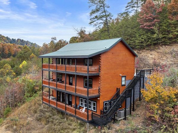 1628 Barn Door Lane, Sevierville, TN 37862