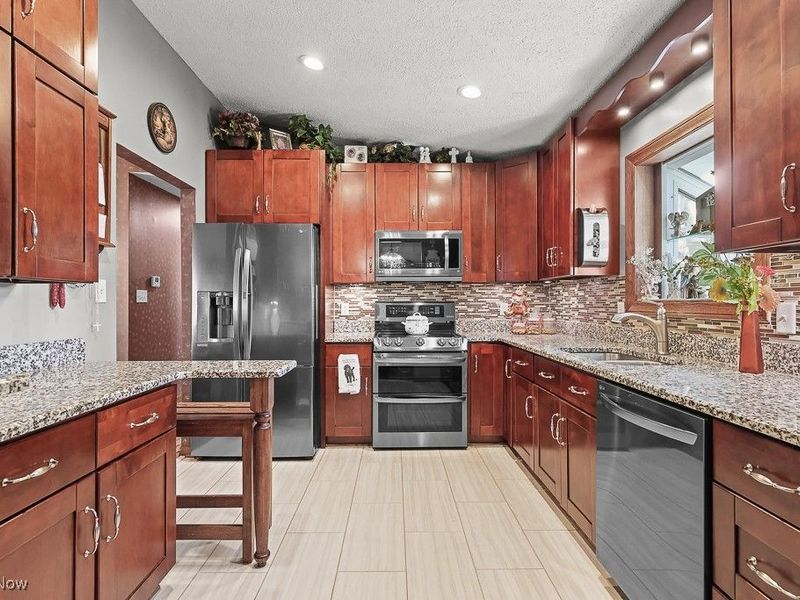 12214 Vince Drive, Doylestown, OH 44230 Photo 6