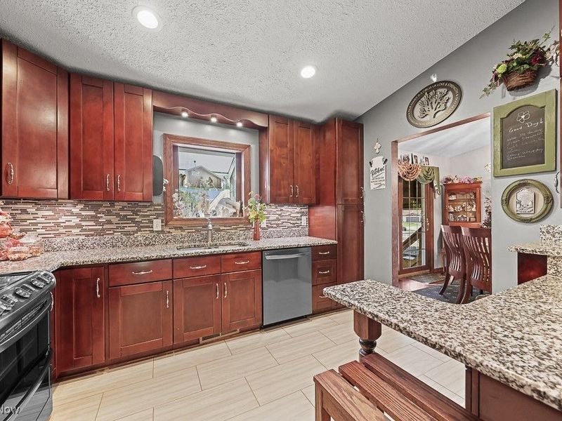 12214 Vince Drive, Doylestown, OH 44230 Photo 7