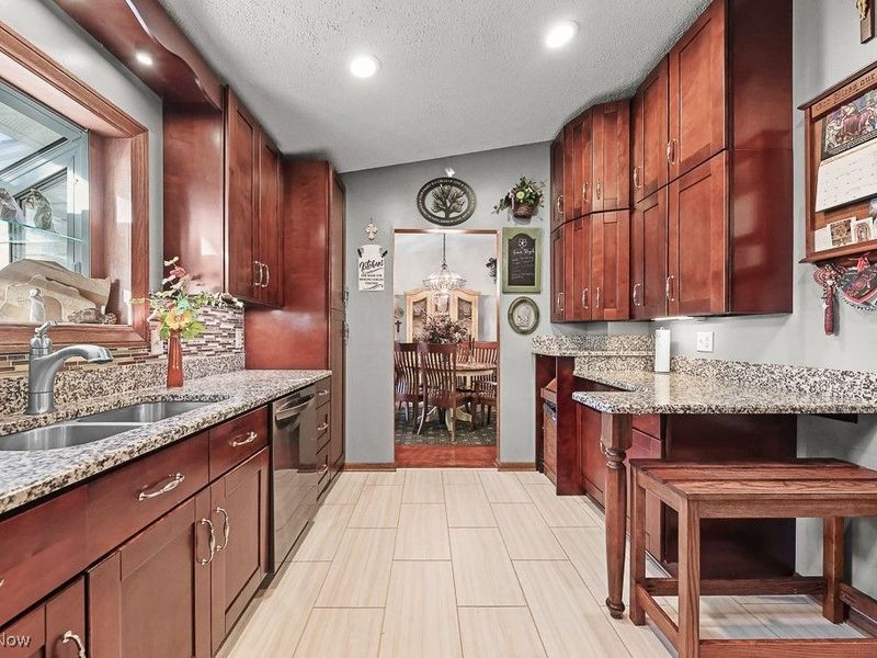 12214 Vince Drive, Doylestown, OH 44230 Photo 8