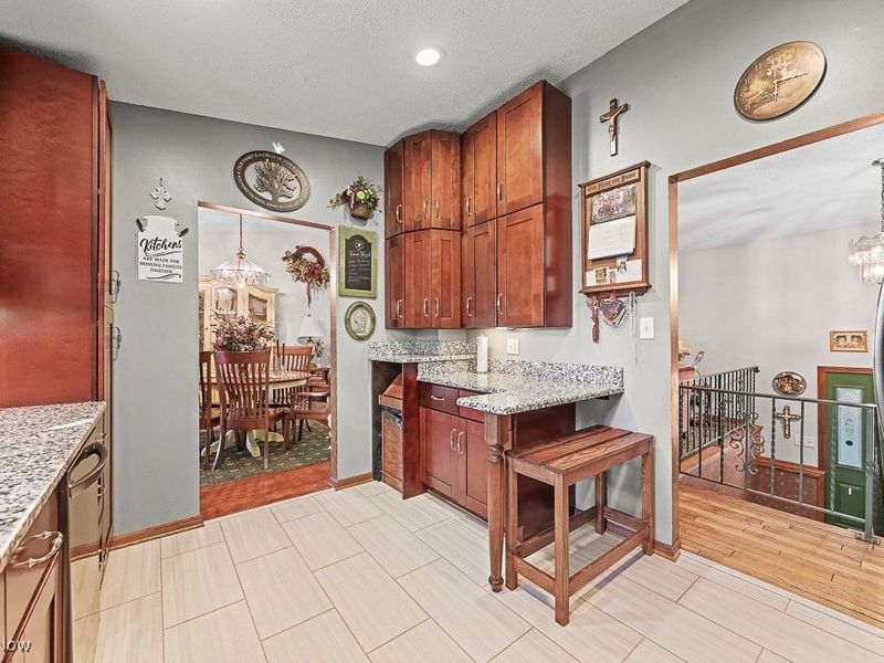 12214 Vince Drive, Doylestown, OH 44230 Photo 9