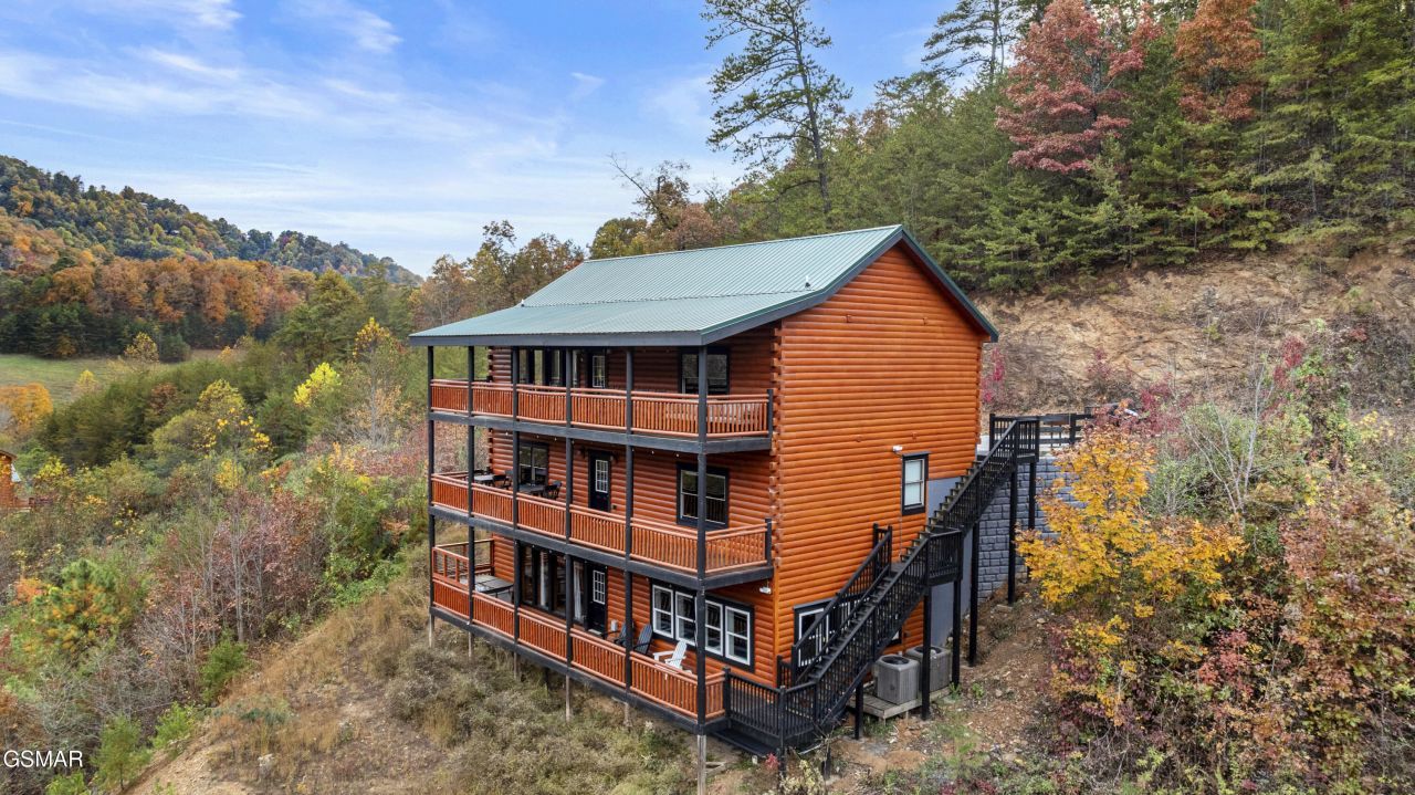 1628 Barn Door Lane, Sevierville, TN 37862 Main Photo