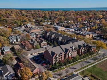 74 Pointe Park Place, Grosse Pointe, MI 48230