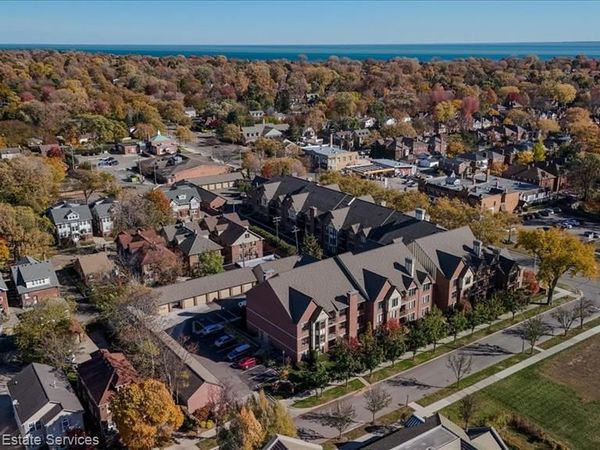 74 Pointe Park Place, Grosse Pointe, MI 48230