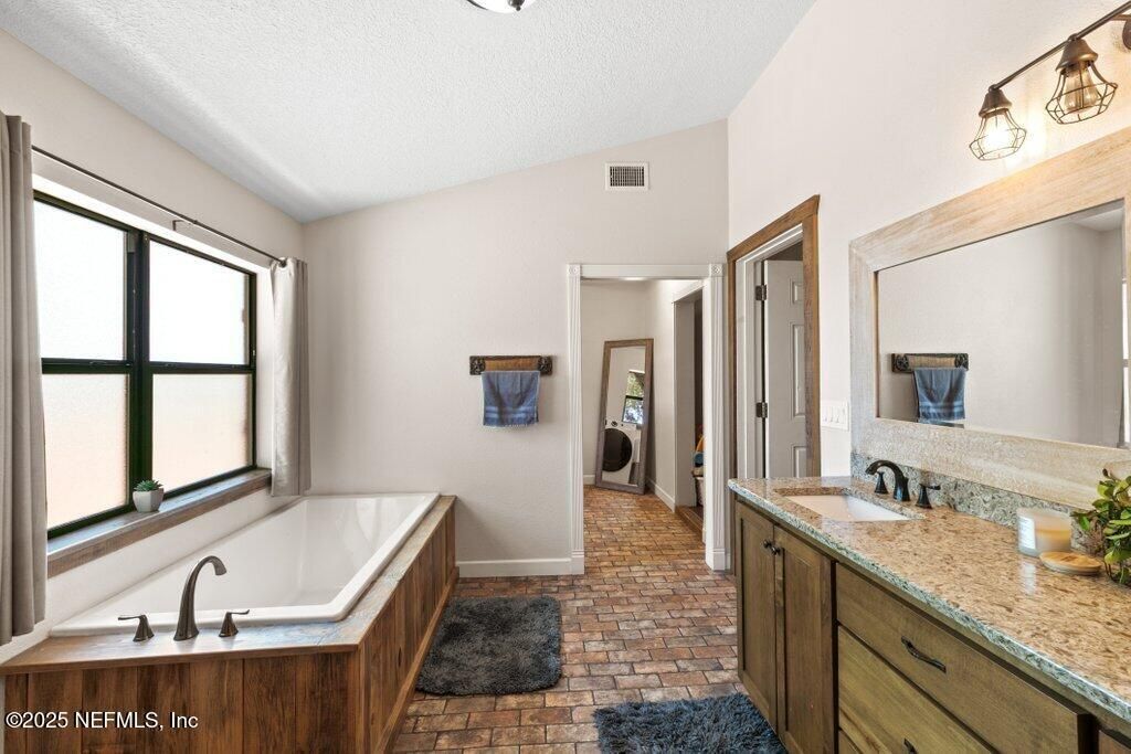 643 E State Road 100, San Mateo, FL 32187 Photo