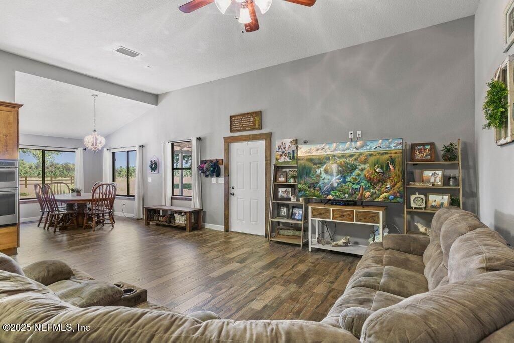 643 E State Road 100, San Mateo, FL 32187 Photo