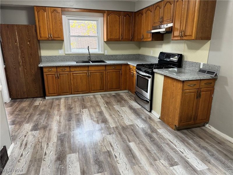 1574 East Avenue, Akron, OH 44314 Photo 4