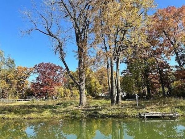 4120 Navarra Court, White Lake Twp, MI 48383