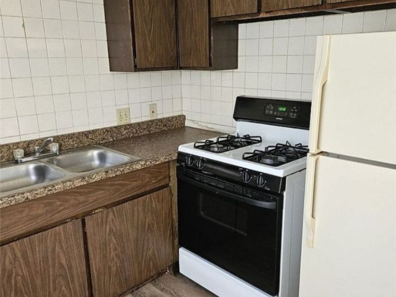 2256 Maryland Avenue, Akron, OH 44314 Photo 3