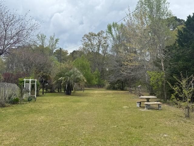 118 Leslie Circle Photo 2