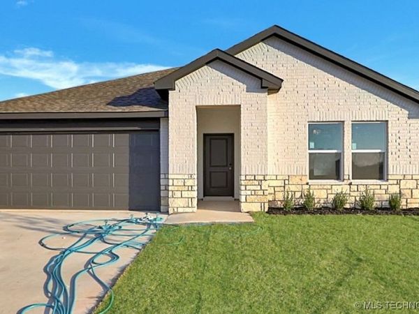 8522 E Fort Worth Street, Broken Arrow, OK 74014