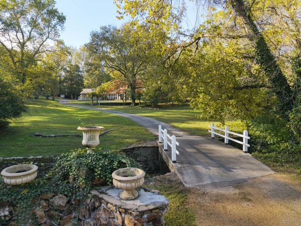 2801 S Lone Pine Avenue , Springfield, MO 65804