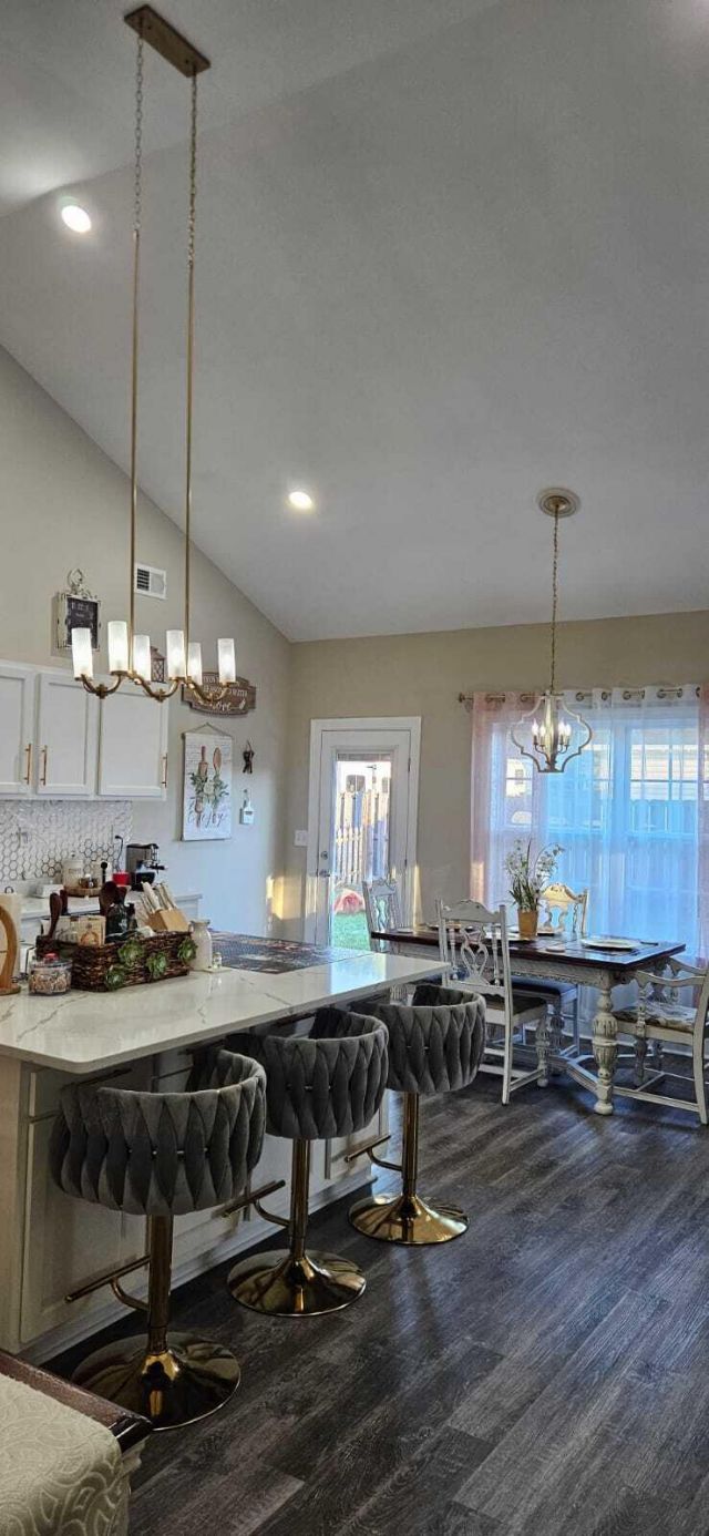 206 New Iris Lane Photo 19