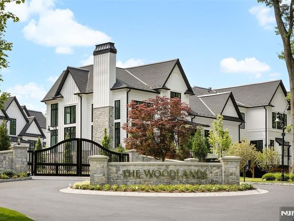 2 Stone Bridge Court, DEMAREST, NJ 07627