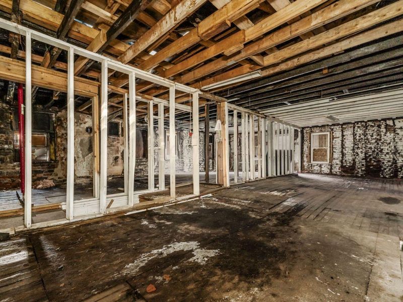160 E Barthman Avenue, Columbus, OH 43207 Photo 9