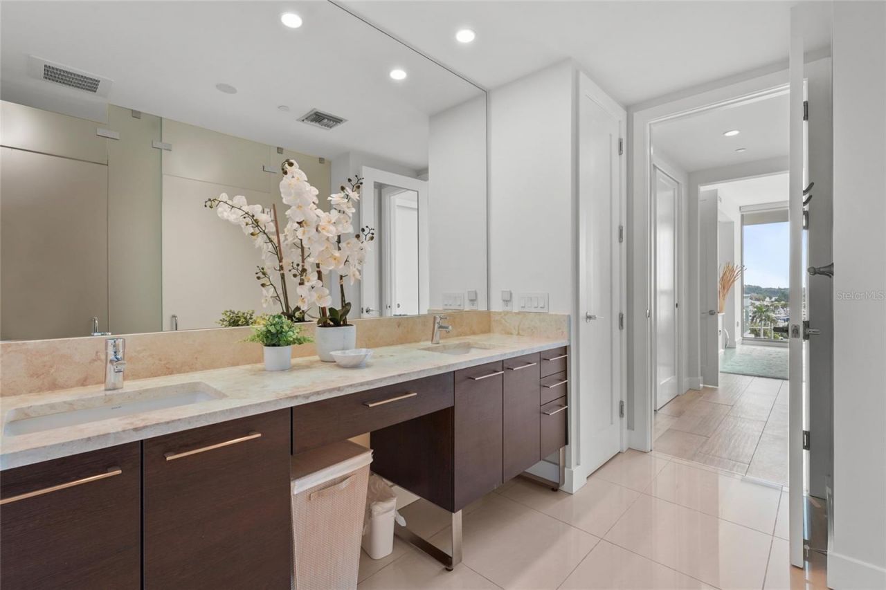 1155 N Gulfstream Avenue, Unit 508, Sarasota, FL 34236 Photo