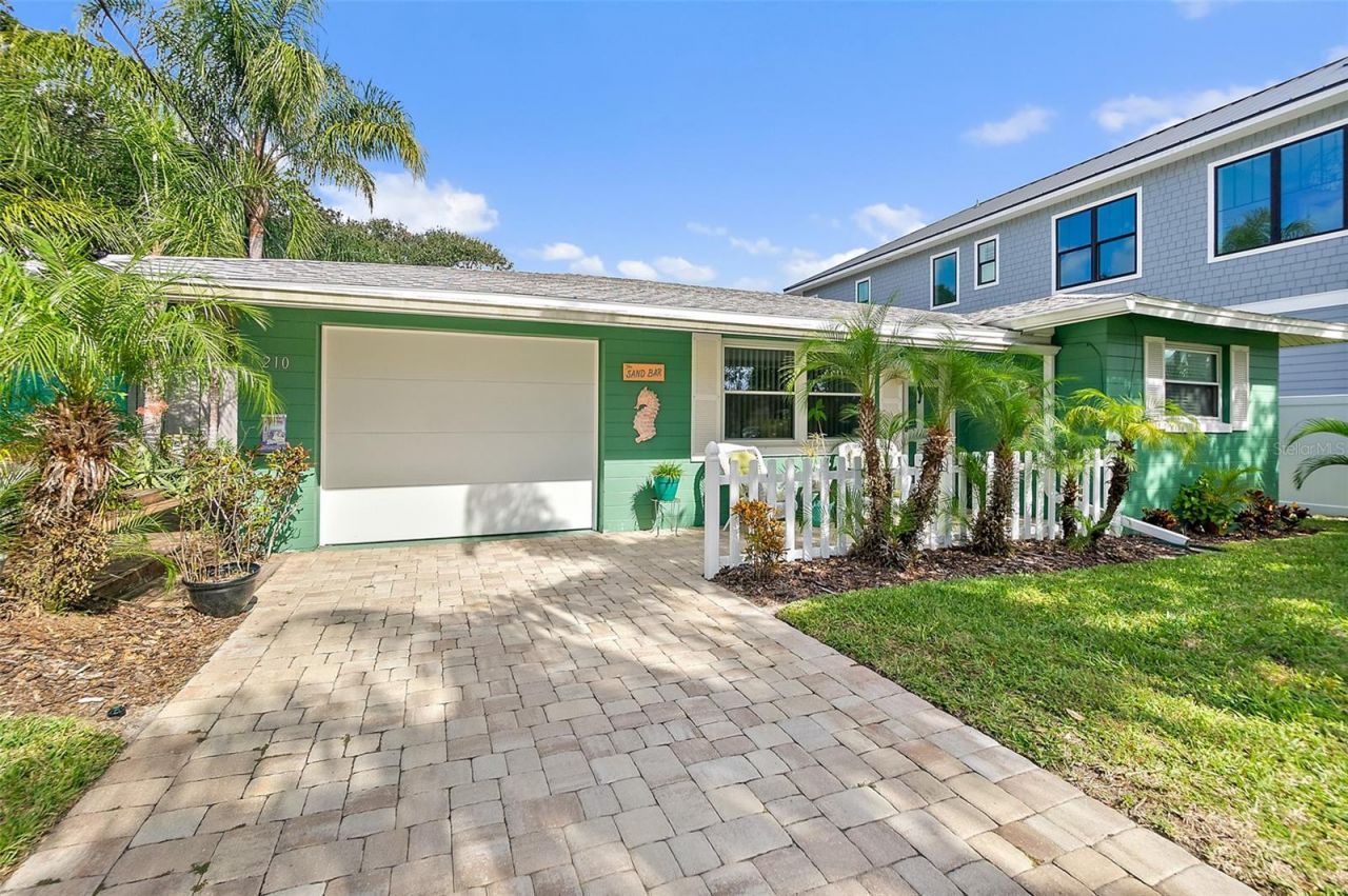 210 Lincoln Avenue, New Smyrna Beach, FL 32169 Photo