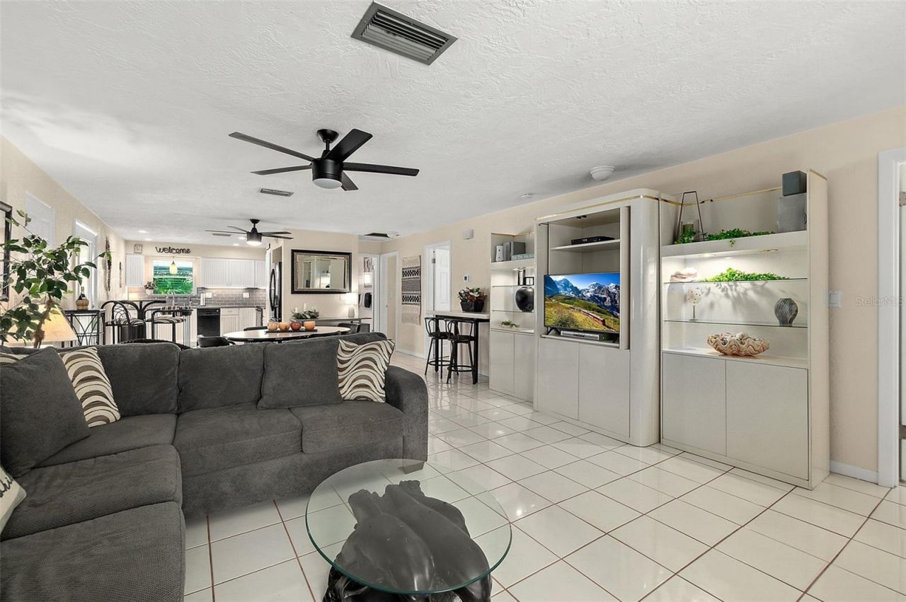 210 Lincoln Avenue, New Smyrna Beach, FL 32169 Photo