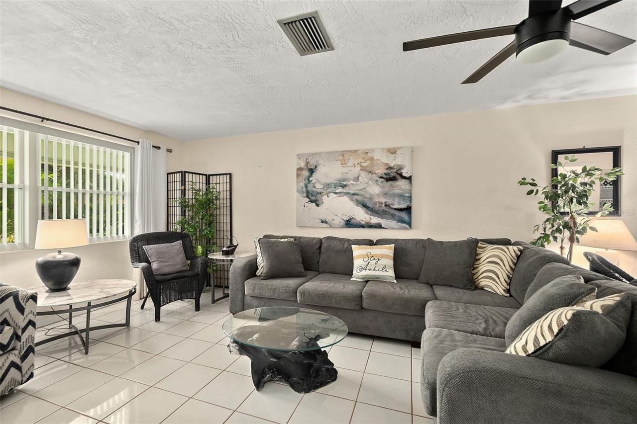 210 Lincoln Avenue, New Smyrna Beach, FL 32169 Photo