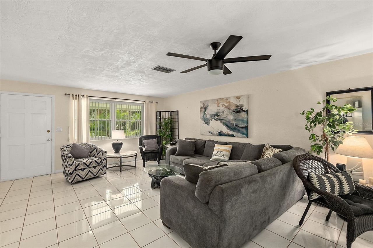 210 Lincoln Avenue, New Smyrna Beach, FL 32169 Photo