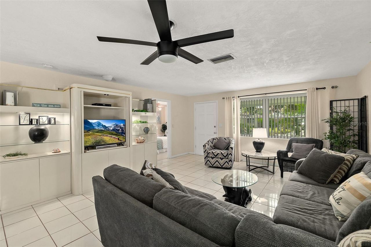 210 Lincoln Avenue, New Smyrna Beach, FL 32169 Photo