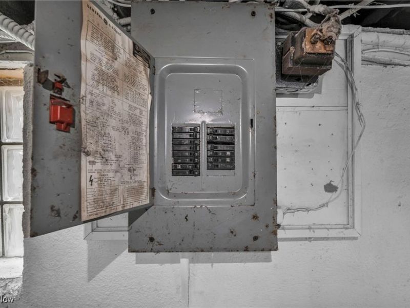 1677 Carlyon Road, East Cleveland, OH 44112 Photo 32