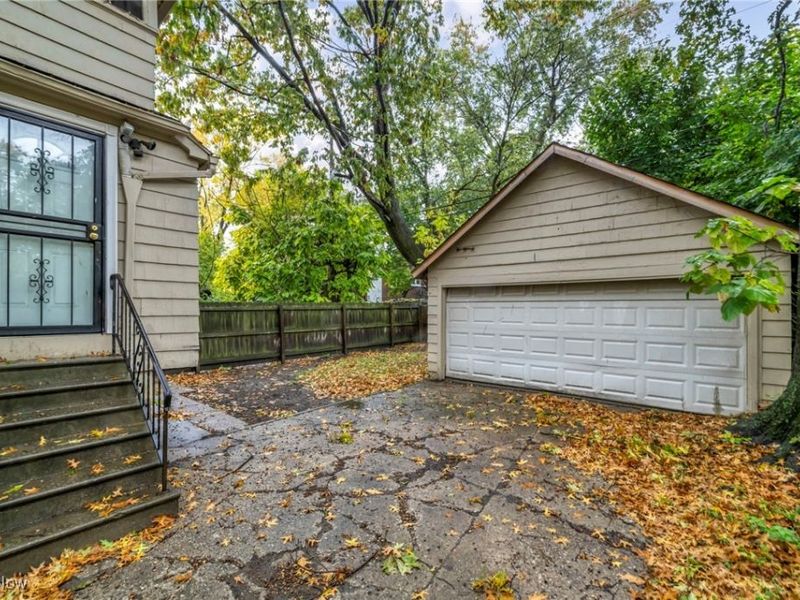 1677 Carlyon Road, East Cleveland, OH 44112 Photo 6