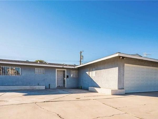 216 Shadow Lane, Las Vegas, NV 89106