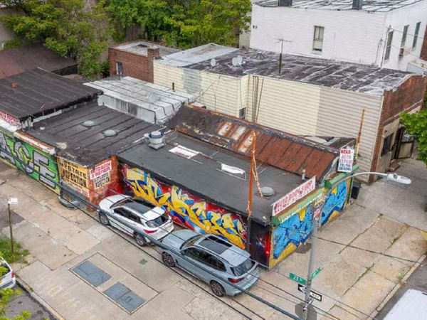 23-03 40th Ave, Long Island City, NY 11101