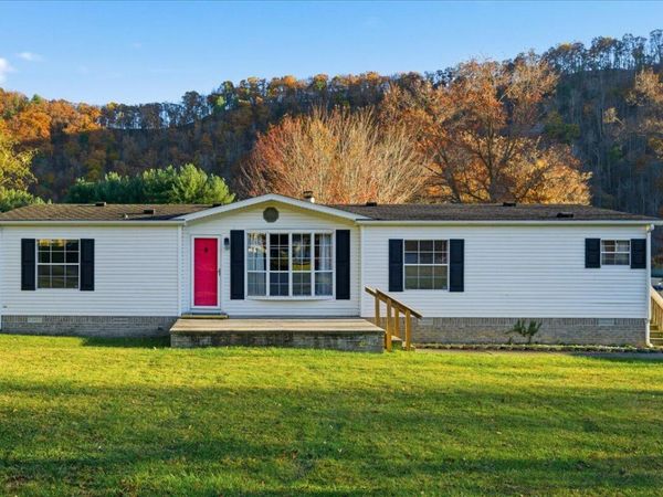 108 Weaver Dr, Elliston, VA 24087