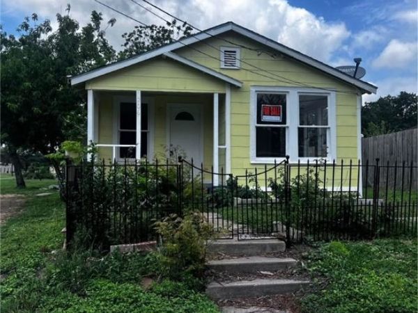 706 E Virginia, Victoria, TX 77901