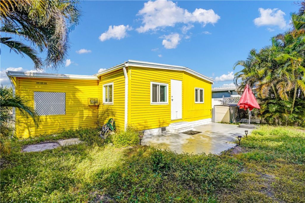 921 Laurel Circle, Sebastian, FL 32976 Photo