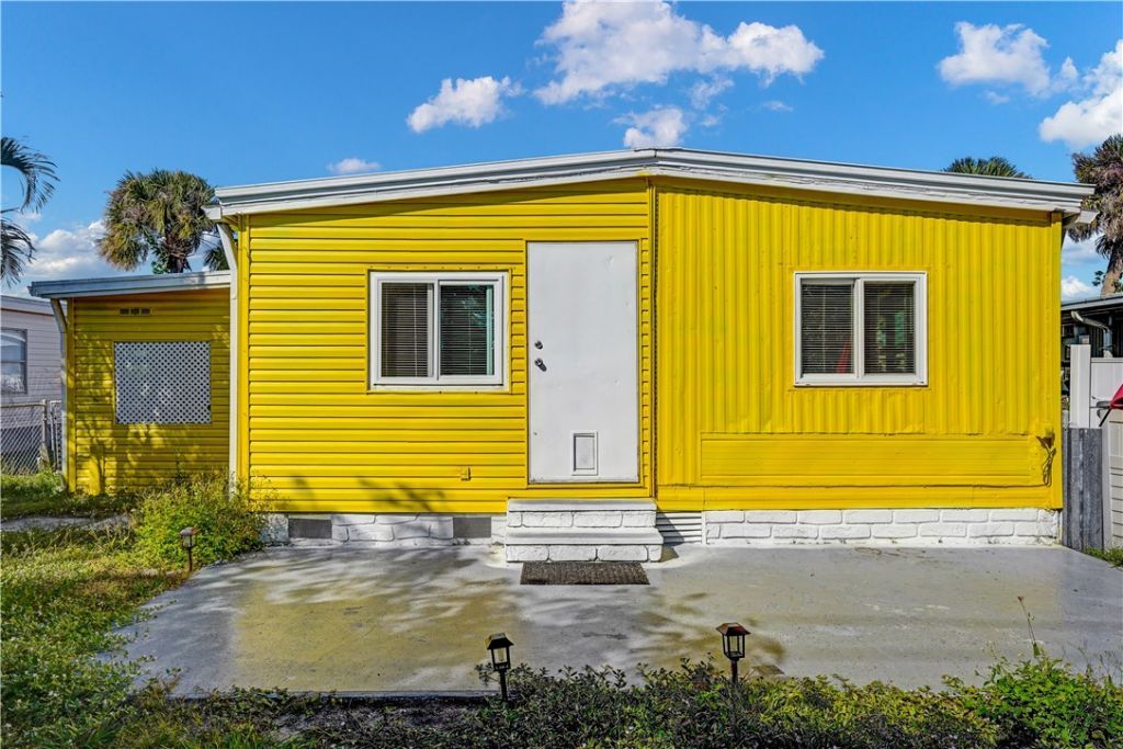 921 Laurel Circle, Sebastian, FL 32976 Photo